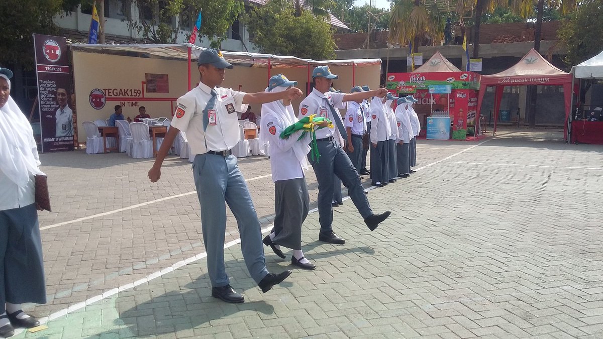 Tegak_159's tweet photo. #LTUS dari SMAN 1 Maros #Tegak159BagianV @paskibra159 https://t.co/HN8jQHbkBd