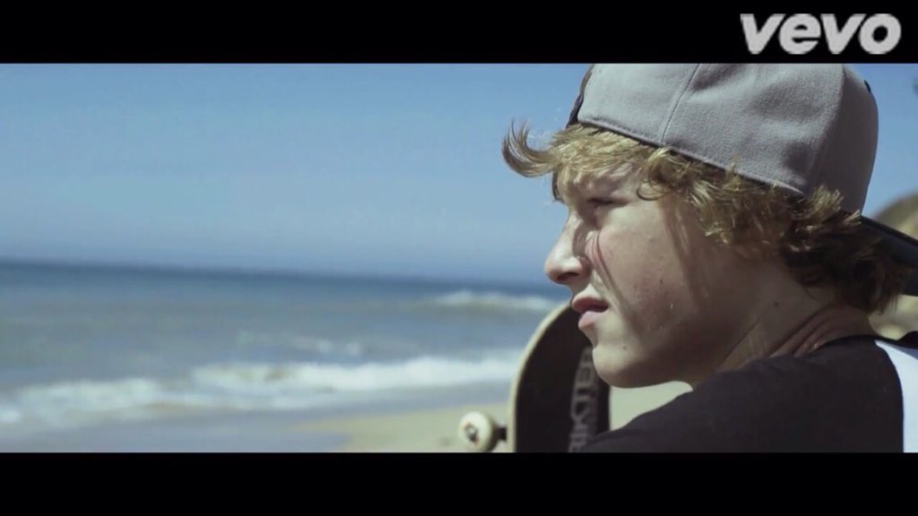 jaronadams28's tweet photo. #tbt shot of my @Portalights music video shoot 📲 #jaronsucks https://t.co/fKVbIJnuBG