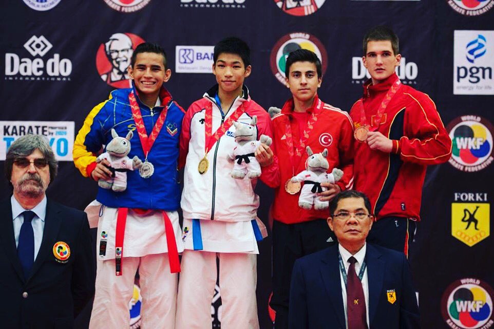 Podium Kata individual Masculino 14-15 @jeffersontkaratw Subcampeón Mundial !
Foto @wkf_tweet