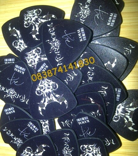 Size 2.0mm DGT print
Minimal order 1gros (144pick)
Info lengkap cek pickguitars.blogspot.com