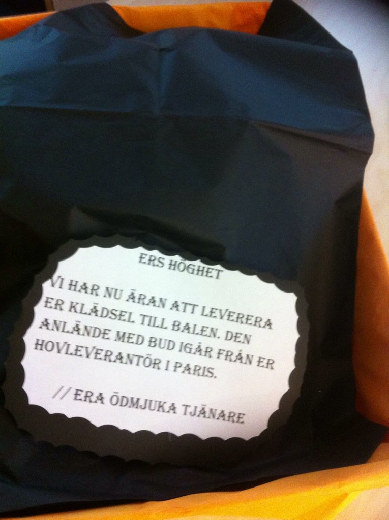 larsniclas's tweet photo. På #nödingeskolan i #alekommun vet personalen hur man hedrar sin #rektor https://t.co/eJp6eq58K4