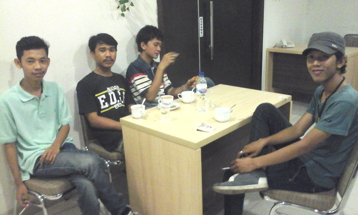 RG_Official86's tweet photo. Ruang tunggu live in conserr https://t.co/vyHc7EICZW