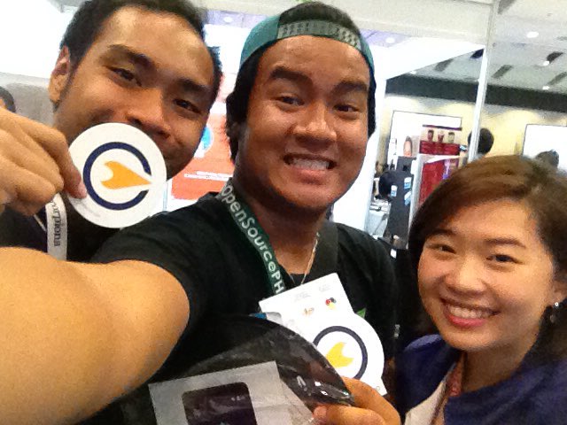 JarenDelaCruz's tweet image. Hi kay ate from Voyage !!! @DevConPH #DevConSummit2015 #GoOpenSourcePH