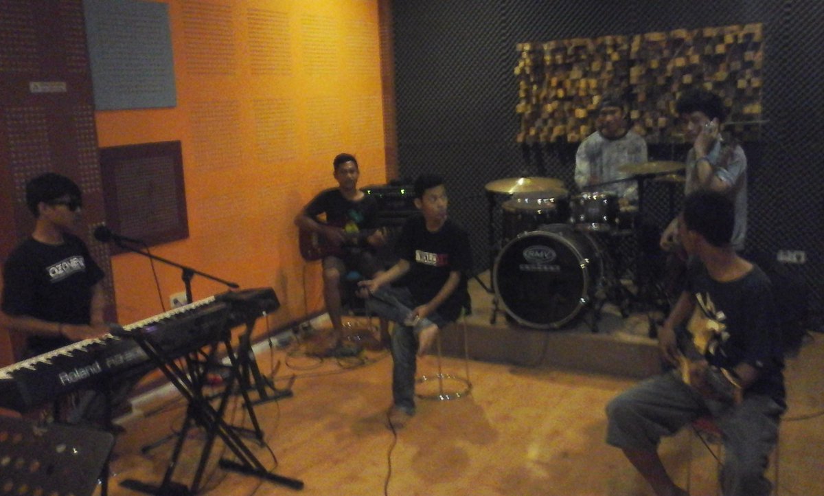 RG_Official86's tweet photo. Latihan studio https://t.co/tqNAgZUDCx
