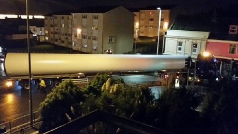 hulllive's tweet photo. RT @TheQuirker: Ridiculously long lorry blocks road after hapless manoeuvre https://t.co/rUu9vfobgw https://t.co/IqsMOhxspC