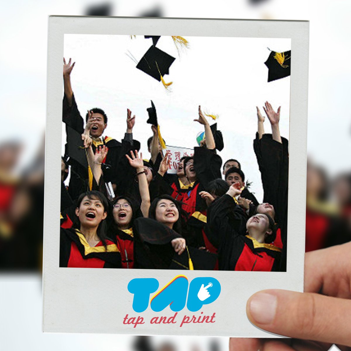 Krn momen hal yg paling penting, upload sebanyak mungkin dgn hashtag pilihanmu &amp; kami akan cetak fotomu#TAPANDPRINT