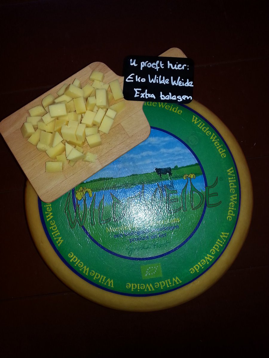 boerenzuivel's tweet photo. Hij ligt vandaag op vrijdag de 13e op de proefplank. Echte #boerenkaas van #wildeweide de leeftijd is extra belegen. https://t.co/aNxXx9WMLC