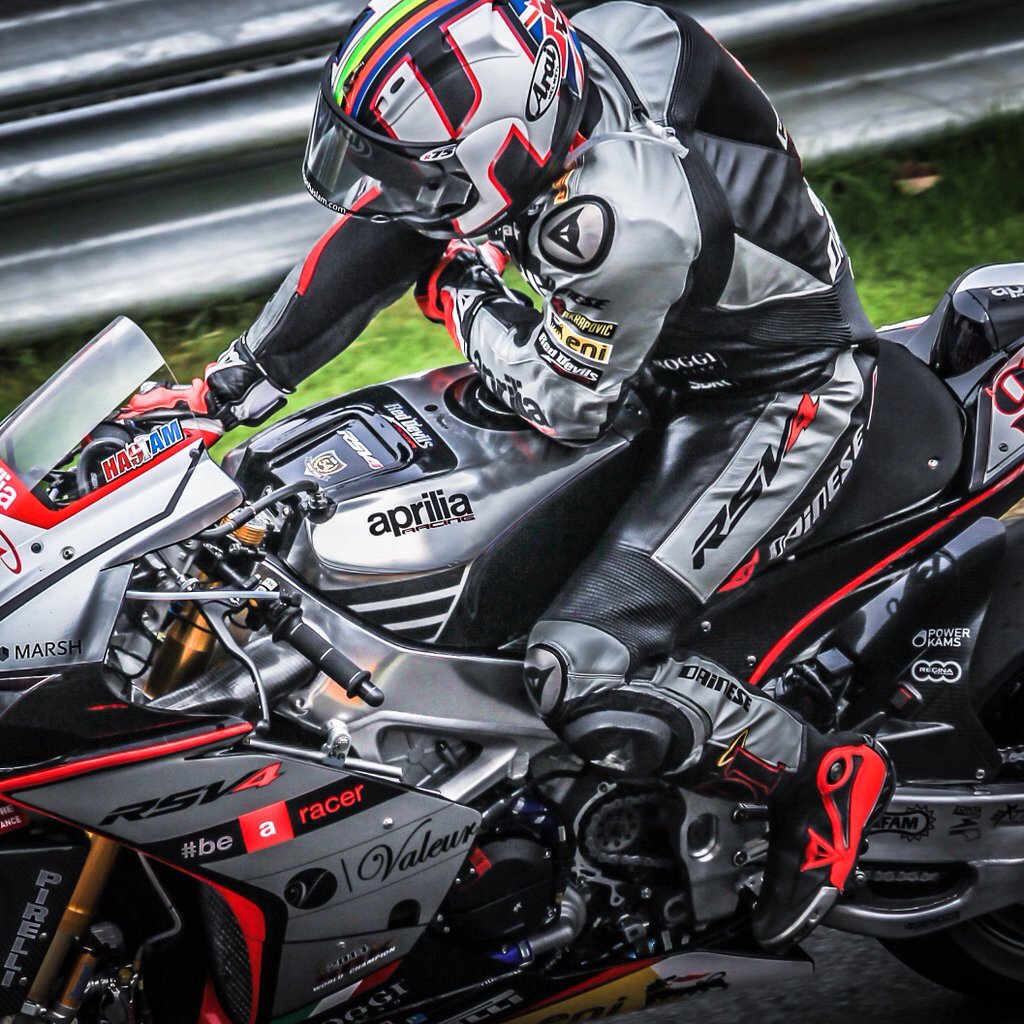 reddevilsroma's tweet image. #sepuoisognarlopuoirealizzarlo @WorldSBK @ApriliaOfficial @realleonhaslam @BoggiMilano @eni_racing