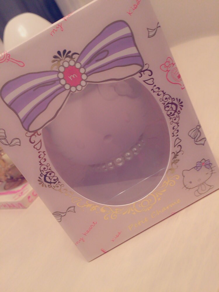 mizukittyy's tweet photo. みずみず💕昨日ドンキに行ってプティシャルム買ってきたよ💕すごいいい匂いで気に入った💕まだまだみずみずグッズなくて…もっと増やしてみずみずに近づけるように頑張るね💕🎅🎄プレゼントにはカラコンを頼むの!楽しみ💕素敵な香水ありがとう💋👼💕 https://t.co/WoEgVv5jEP