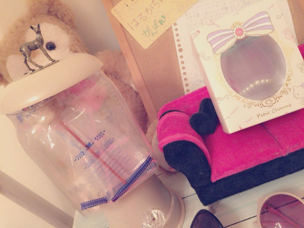 mizukittyy's tweet photo. みずみず💕昨日ドンキに行ってプティシャルム買ってきたよ💕すごいいい匂いで気に入った💕まだまだみずみずグッズなくて…もっと増やしてみずみずに近づけるように頑張るね💕🎅🎄プレゼントにはカラコンを頼むの!楽しみ💕素敵な香水ありがとう💋👼💕 https://t.co/WoEgVv5jEP