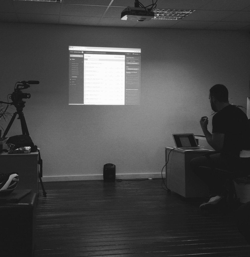 LittleDotChris's tweet photo. Creative Little Friday presentation @CreativeLittle #littledots #webdesign https://t.co/FmZrodsX80