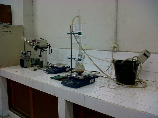 LanzNovi's tweet photo. Nemenin @G_SiskaH ngeriset di Lab kesetimbangan dulu https://t.co/ebIrny8UR8