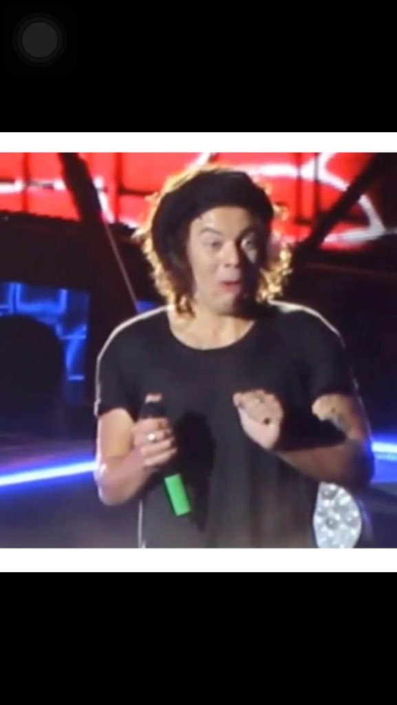 PoloTheWolf's tweet photo. When you hear Made in The AM for the first time #1DMadeinAM https://t.co/QxjNmsEAsE