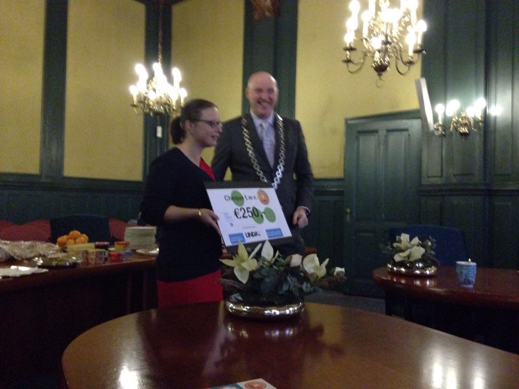 <a href="/Laurakassandra/">LauraBroekhuizen</a> <a href="/deburgemeester/">Pieter Smit</a> en een mooi bedrag boor het goede doel!