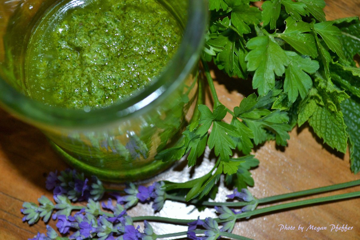 megespfeffer's tweet image. #Homemade Salsa Verde - deliciousness! Basil, Mint, Parsley, Anchovies, Capers, Avo Oil, Toasted Pine Nuts. #health