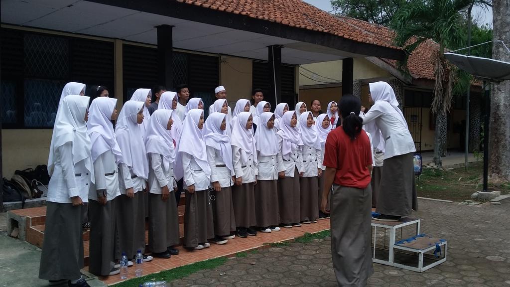 menyanyikan lagu Indonesia Raya, Mars Passmansa204 dan Hymne Passmansa204🙏 <a href="/PadusSMANSA/">SMAN 1 Subang Choir</a>