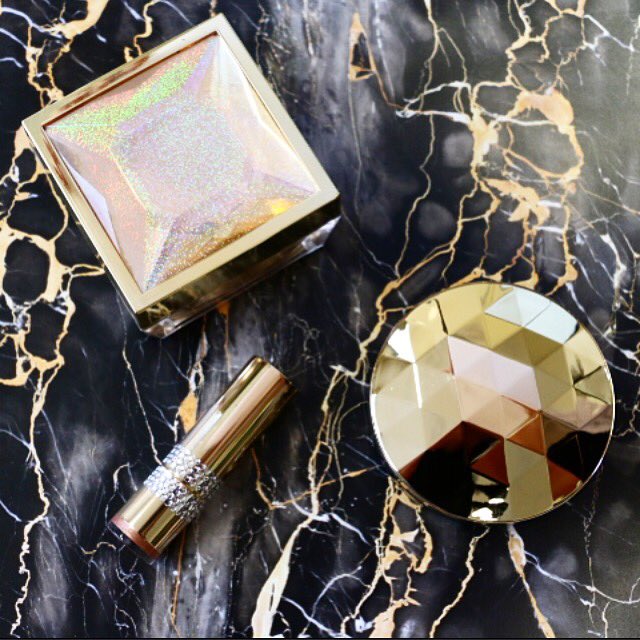 oilofmorocco's tweet photo. #ClutchEssentials ✨💎💄 For women who understand quality. #ArganCosmetics https://t.co/bpKon0g998 https://t.co/xDVNNIUy6s