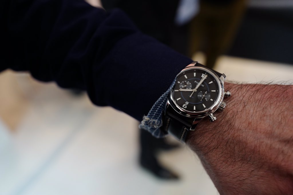 simoncudd's tweet photo. Always great bumping into friends at #salonqp ! Piers from @PinionWatches with his lovely R1969. @Leica_UK https://t.co/92H8bCnpyi