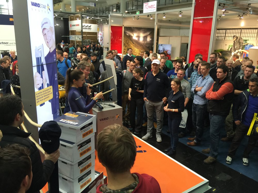 UmetaDE's tweet photo. Nächster Start des Gewinnspiels ist in genau 10 Minuten. Ran an die #VarioStar! #Agritechnica2015 https://t.co/xaToi1nMAI