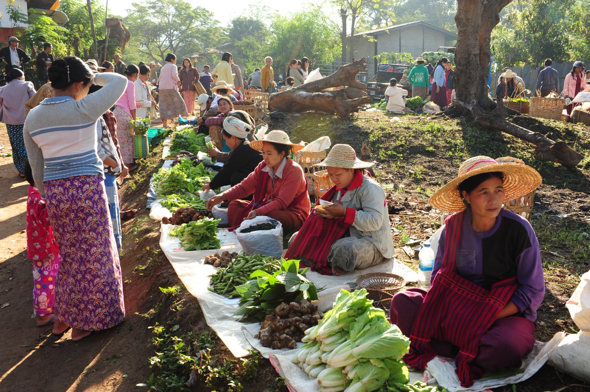 Villa_Inle's tweet photo. Local market near Villa Inle. https://t.co/QMIA1fKFcD