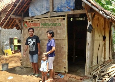 Duh..!! RT <a href="/SorotPurworejo/">Sorot Purworejo</a>: Warga <a href="/BayanUpdate1/">Bayan Update</a> Tinggal di Bekas Kandang Sapi sorotpurworejo.com/berita-purwore…