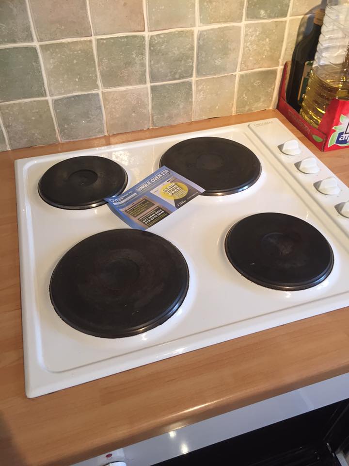 OventeamN's tweet photo. Hob Before and after in #BT38 with a single over comes with a free washing machine service clean https://t.co/lahlHsaoc2