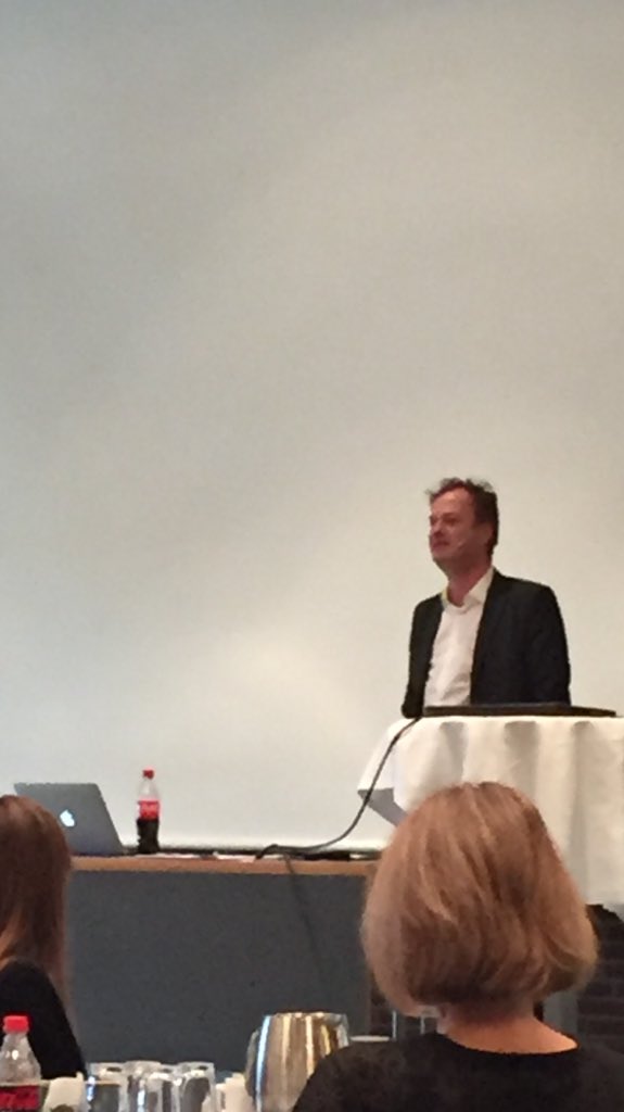 janietange's tweet photo. Hænger med meget underholdende #knudromer "det var sværere at komme ind på ku end at komme ud" #ink15dk https://t.co/duu2WQ9LXv