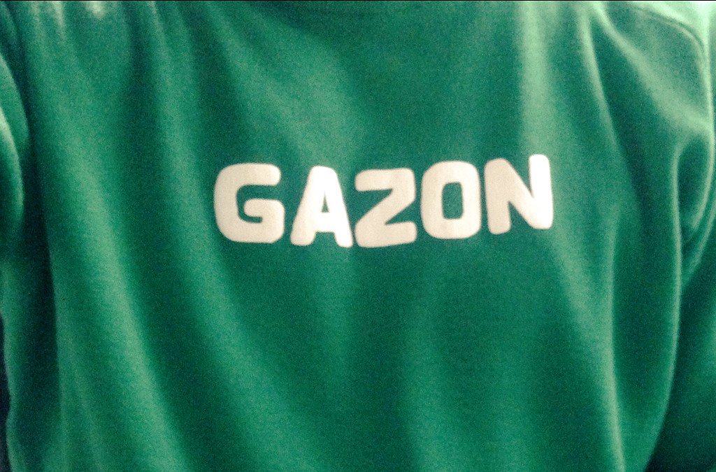 Deux vrais 🐊 <a href="/IsaIthurburu/">Isabelle Ithurburu</a> <a href="/LACOSTE/">Lacoste</a> @LACOSTELIVE <a href="/AjBeuzelin/">Ajbeuzelin</a> #lacoste #lacostelive #croco #gazon