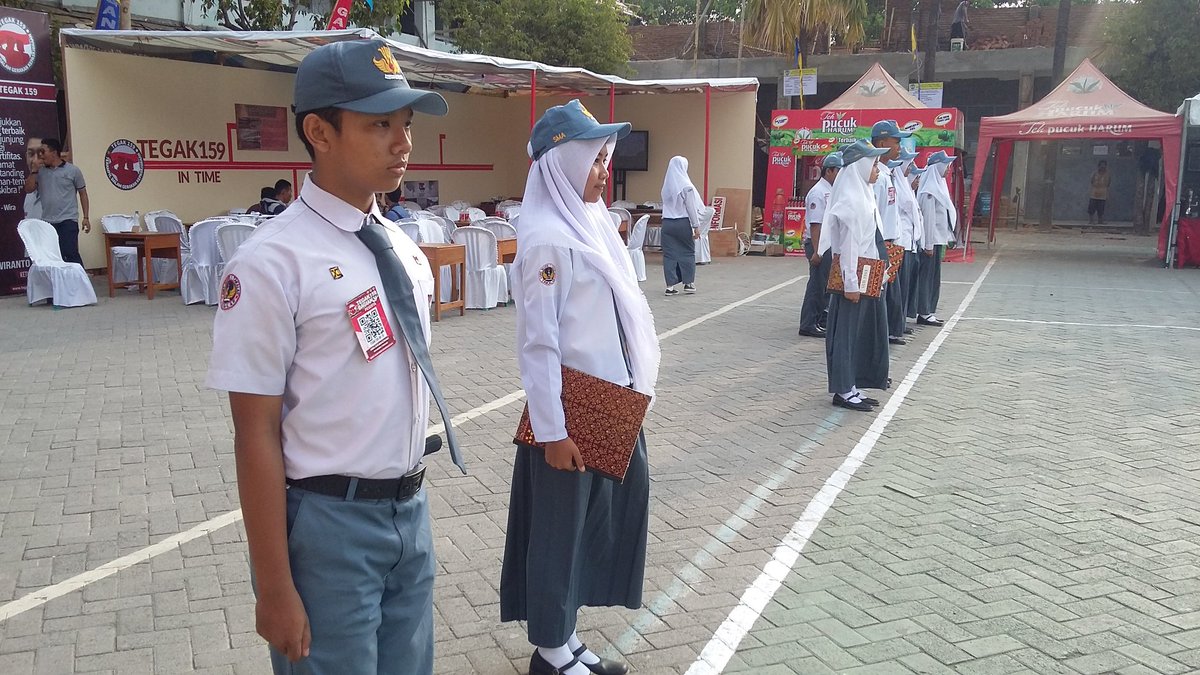 Tegak_159's tweet photo. #LTUS dari SMAN 1 Takalar #Tegak159BagianV @paskibra159 https://t.co/UPH7tbpcfN
