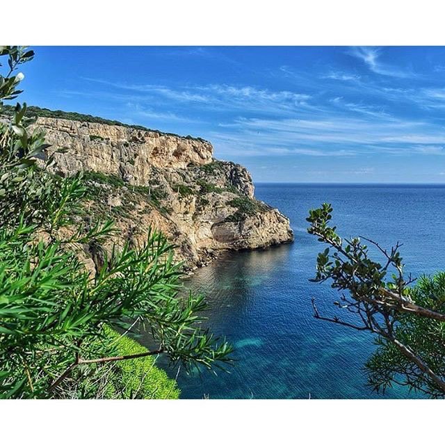 lanuovasardegna's tweet photo. DA INSTAGRAM - Un meraviglioso scorcio delle coste di Cagliari #lanuovasardegna  https://t.co/zkrH3y2frr https://t.co/dXuarVucry