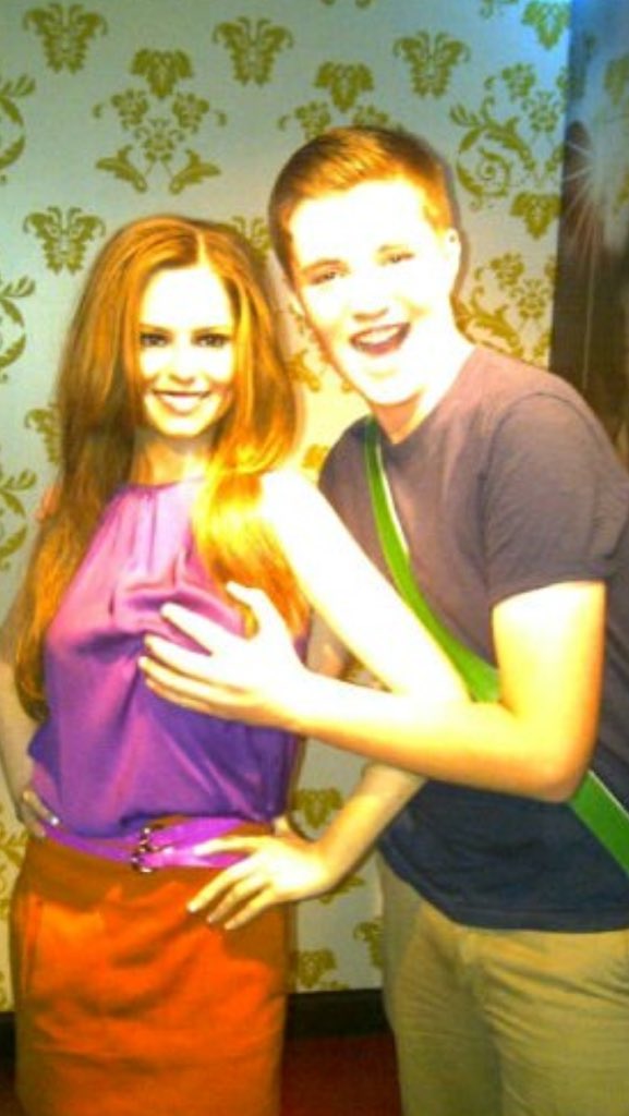 Scrolling through @samcbomb98  facebook to find this <a href="/CherylOfficial/">Cheryl</a>