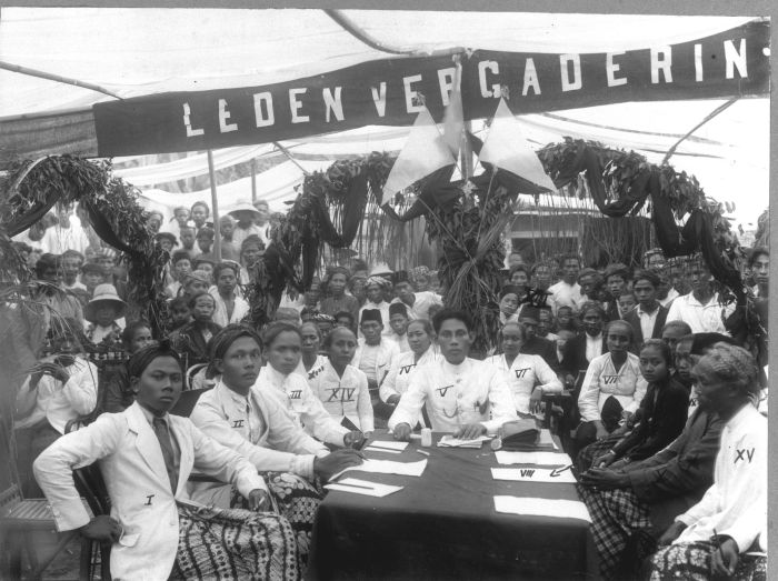 Sarekat Islam (SI), 25 Sep 1921, Kaliwungu, Semarang - rapat yg dihadiri agt dr Kaliwungu, Peterongan, dan Mlaten.