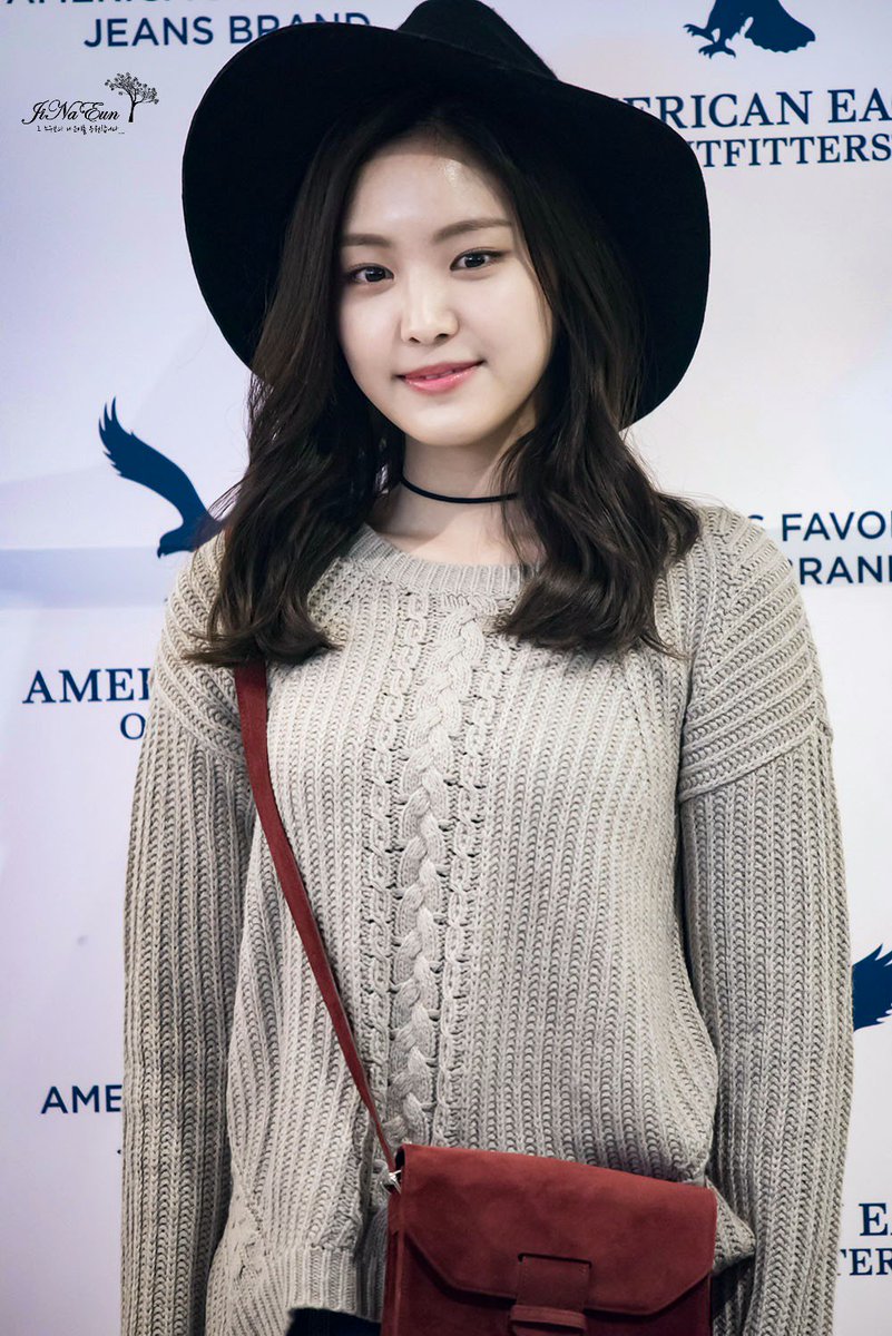 jinaeun0210's tweet photo. 151031 아메리칸이글 행사 나은이♡(8pic)
하늘에서 내려온 천사님♡♡
나은아 감기조심해♡
(@Apinksne ) #나은 #손나은 #손여신 
https://t.co/4qDR1KGzn7 https://t.co/rNOYtrWy9B