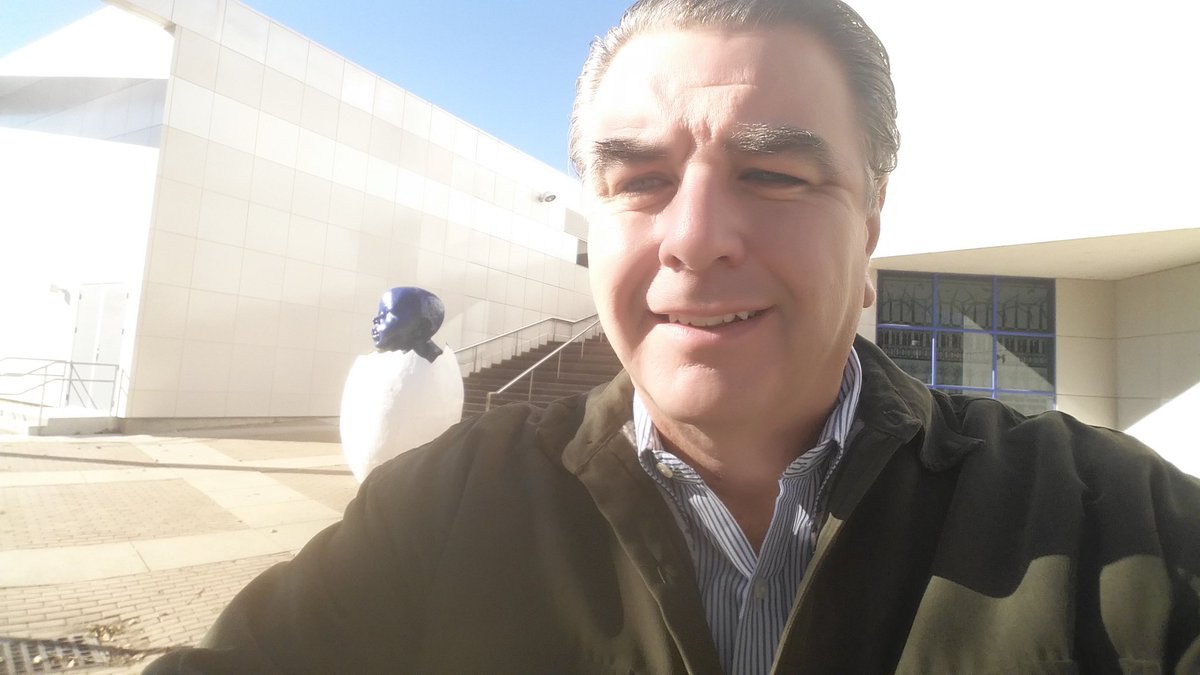 etfowler's tweet photo. A windy day downtown @HamiltonOh. Hanging out with #bluebaby45011 @Fitton_Center in @ButlercoOhio @Cincywxman https://t.co/cK44pg1yRL