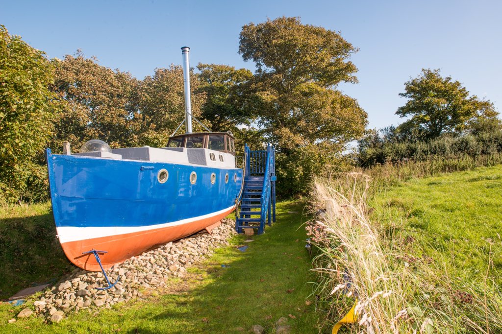 Honeymooning couple arriving later today for a romantic, cosy weekend aboard our Sonia! #WakeuphappyinWales