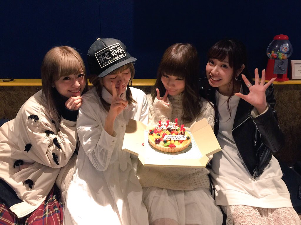 sumiredooon's tweet photo. 【祝３周年】

サイレントサイレン
デビュー３周年🎂🎊
おめでたい！！
あたしはサイレントサイレンが

愛してる的な だ い す き だ ー！

仕事終わりにサプライズしてもらって涙！これからも面白い事たくさんしてこう！よろしくね！ https://t.co/oAHg0ALclp