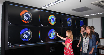 SharpDisplay's tweet photo. How to analyse #BigData? The University of Reading uses a multi-touch videowall installation https://t.co/1XtOS0fcl0 https://t.co/76GHOALxBe
