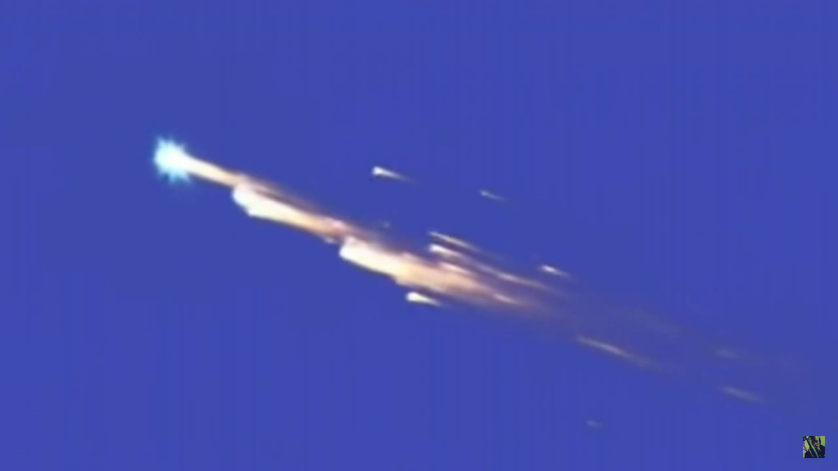 dahboo7's tweet photo. Footage of Mystery Space Object #WT1190F Breaking Apart Over #IndianOcean https://t.co/DgblCpE13b #SriLanka #Dahboo7 https://t.co/c2LmlFUQ19