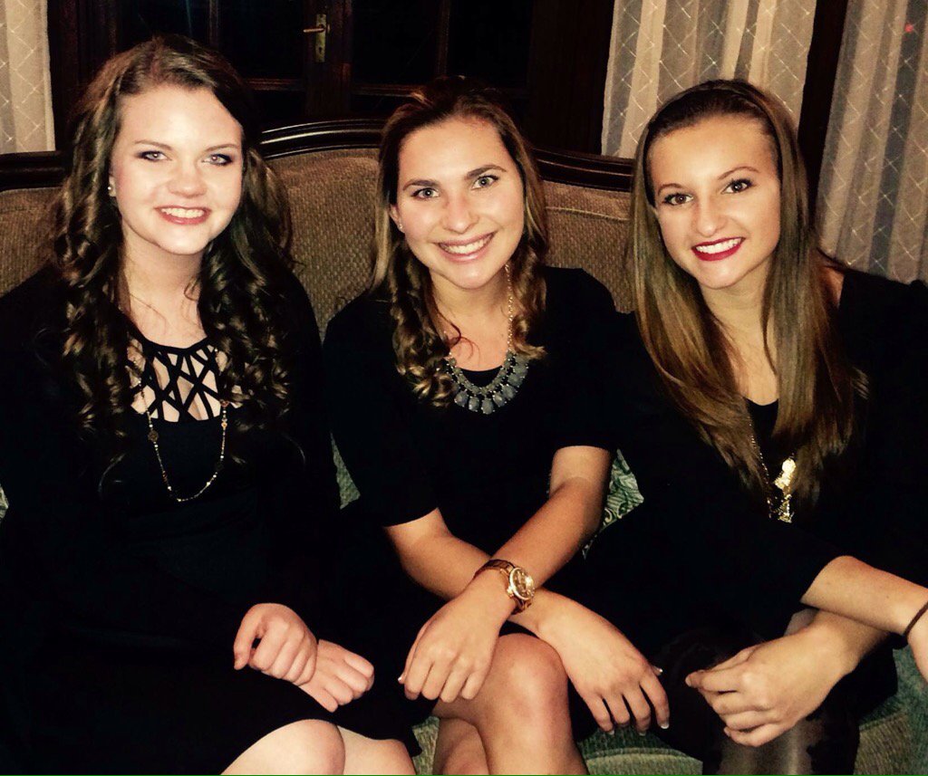SavannahRenee96's tweet photo. Ring Ching dinner 2015🍾 #piphi #sparkleweek #πβφ https://t.co/9UDXFaGm0Z