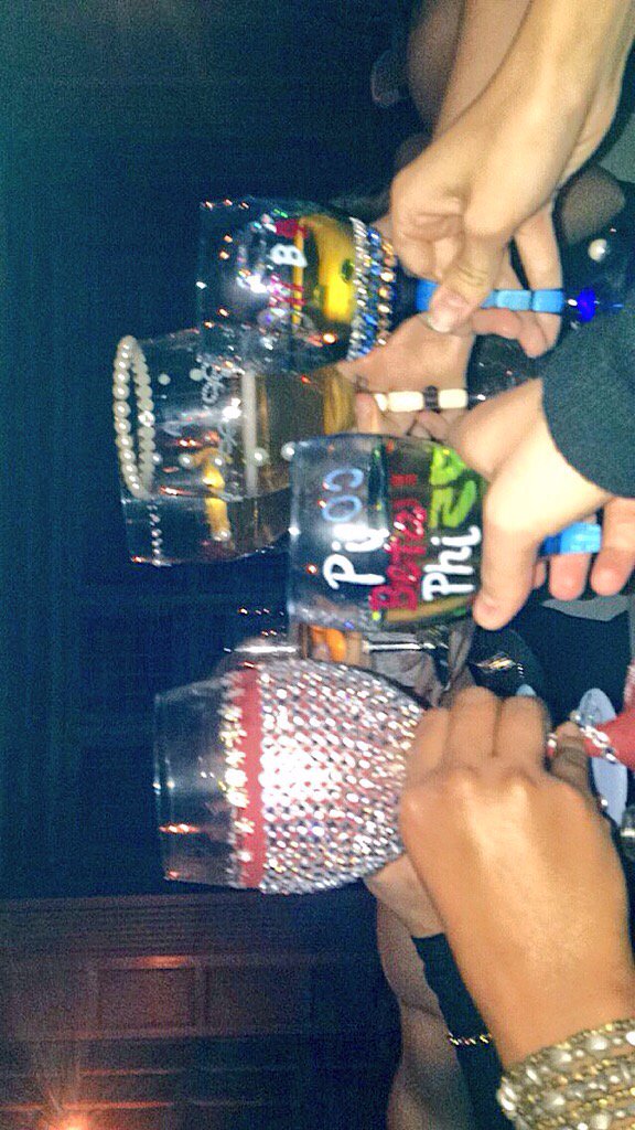 SavannahRenee96's tweet photo. Ring Ching dinner 2015🍾 #piphi #sparkleweek #πβφ https://t.co/9UDXFaGm0Z