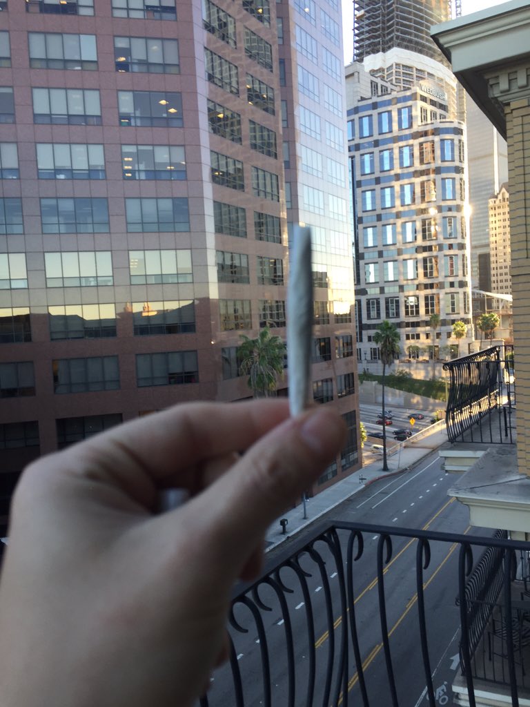 lastrealheels's tweet photo. L.a baby #lit #medical #wakenbake https://t.co/k1DncJi4ND