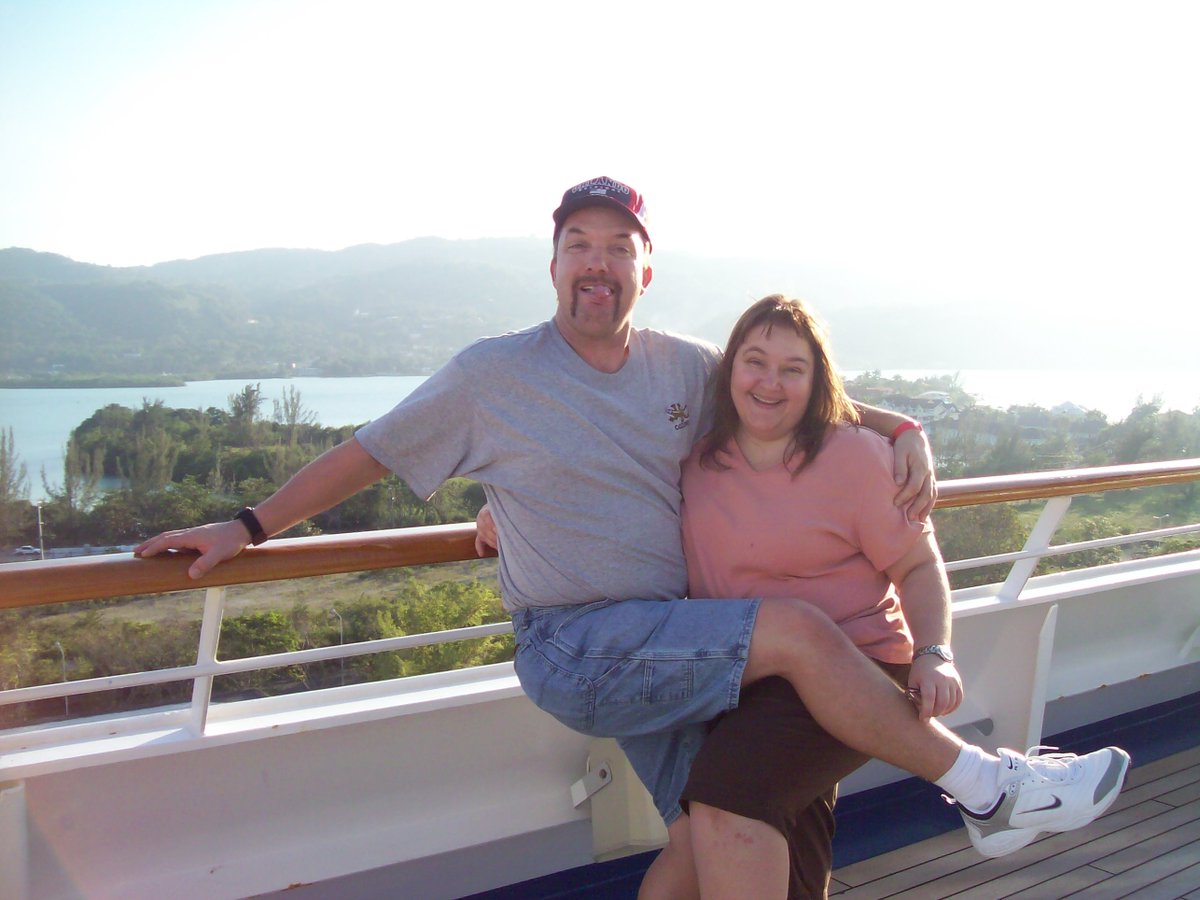 callen2014's tweet photo. @SertaMattresses sharing my bed and my life with my crazy husband! i am #ComfortableWithThat #SertaContest https://t.co/gYZBSTsUFc