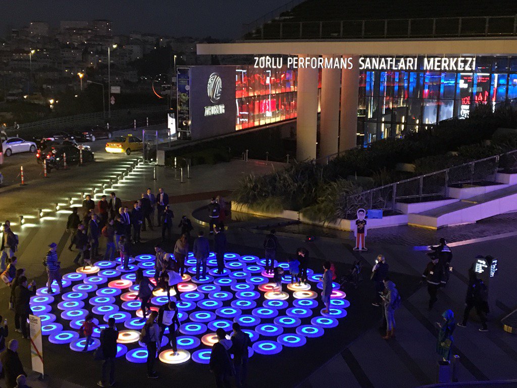 jenlewin's tweet photo. Opening night, The Pool, Istanbul Light Festival #istanbullightfestival #jenlewinstudio #pleasetouchtheart https://t.co/AswxeqBl23