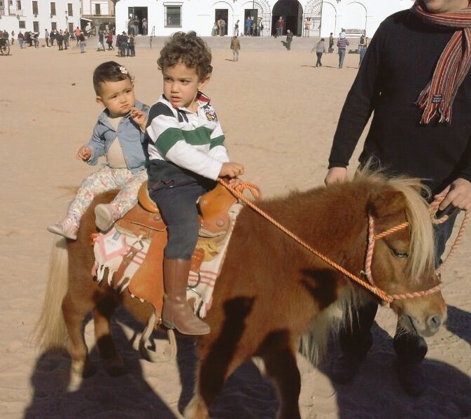 maribermu95's tweet photo. Hace dos años, mis dos amores, mis peques... no puedo con ellos!!!😍❤😍❤😍❤ #enamoran https://t.co/iSiQaJOcib