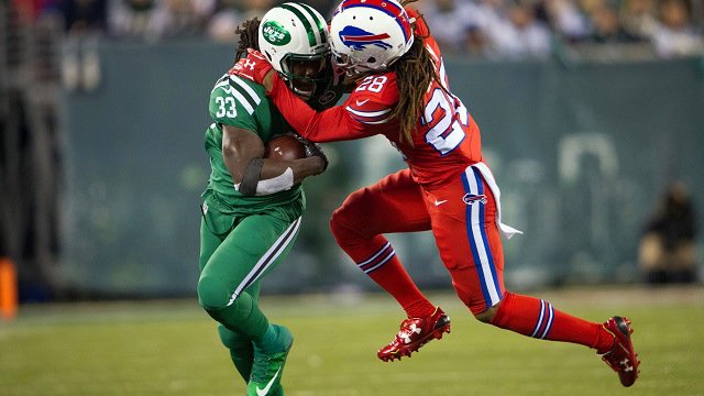 NESN's tweet photo. NFL's "Color Rush" uniforms caused trouble for red-green colorblind fans last night. https://t.co/VBXJ1S2sMp https://t.co/FL9NcpHqhx