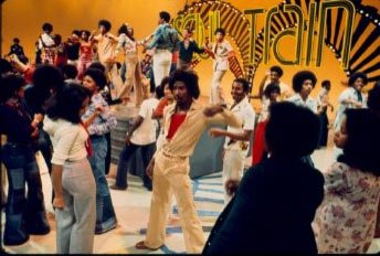 【ダンスジャンル紹介】
ダンスの原点！
ソウルダンスって一体どんなの！？

リズムにノることの素晴らしさを教えてくれる、
ダンサーなら知っておくべきダンスです！！！
↓
↓
gloove.jp/blog/dance_mov…