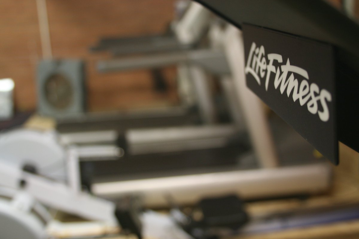 A community gym for you and your friends! Why not jump on the tredmill and catch up on your week? #gymtalk #TRAXgym