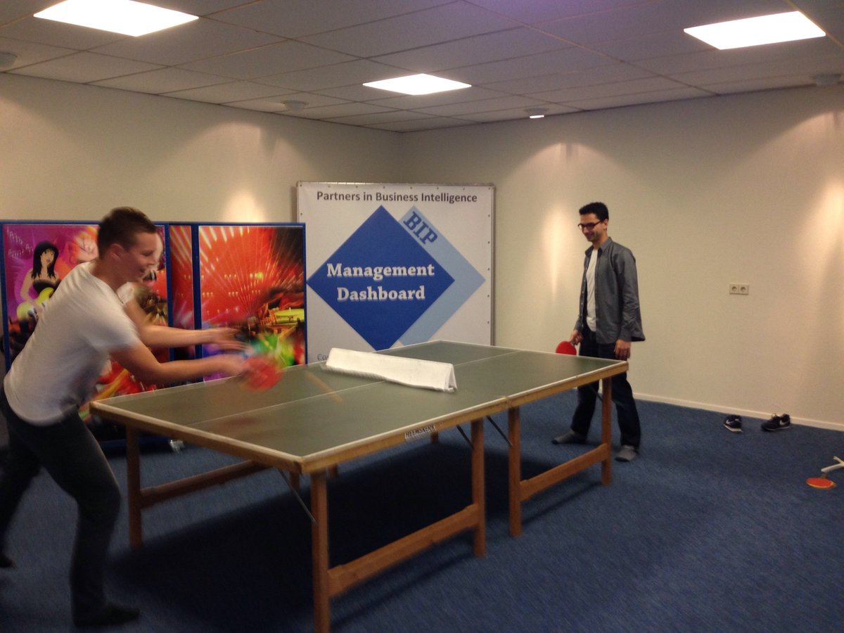 arjan_hoekstra's tweet photo. Nieuw bij #bipartners tijdens de #vrijdagmiddagborrel ; pingpongen. #bierstraat #Lochem #vrimibo https://t.co/p7hCp6AECs