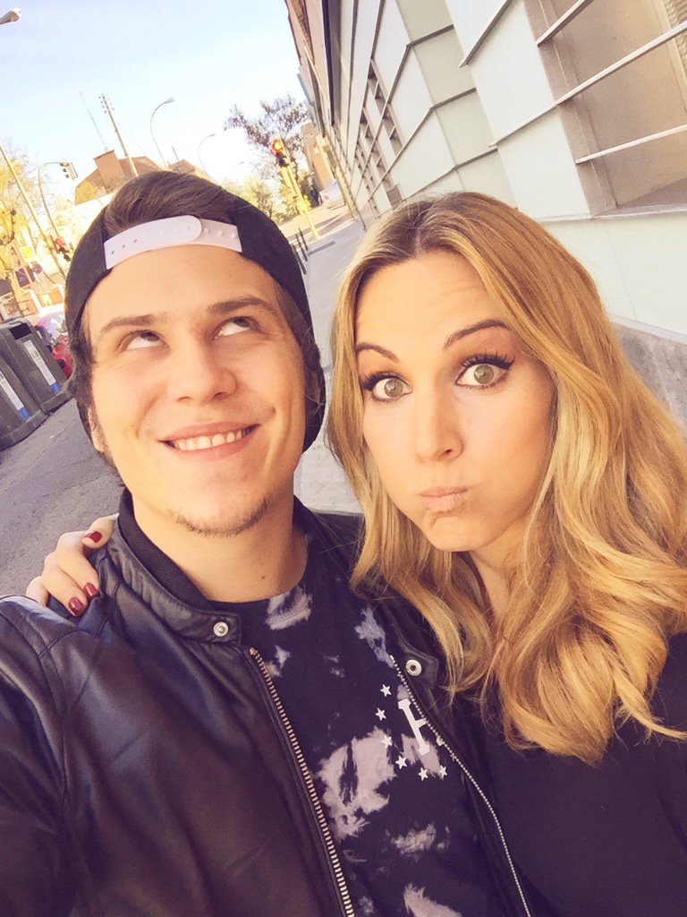 Rubiu5's tweet photo. Con @Edurnity 😄🌝 Vamos a grabar Just Dance, hay salseo por ver quien gana https://t.co/9xQhHuxK2B