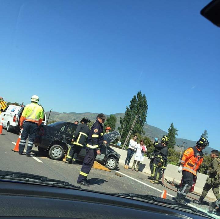 hijuelascomunik's tweet photo. La Calera :
Una pista habilitada en dirección a Viña del mar en ruta 60CH KM 6 producto de accidente en la Vía. https://t.co/cBXGeW9SYh